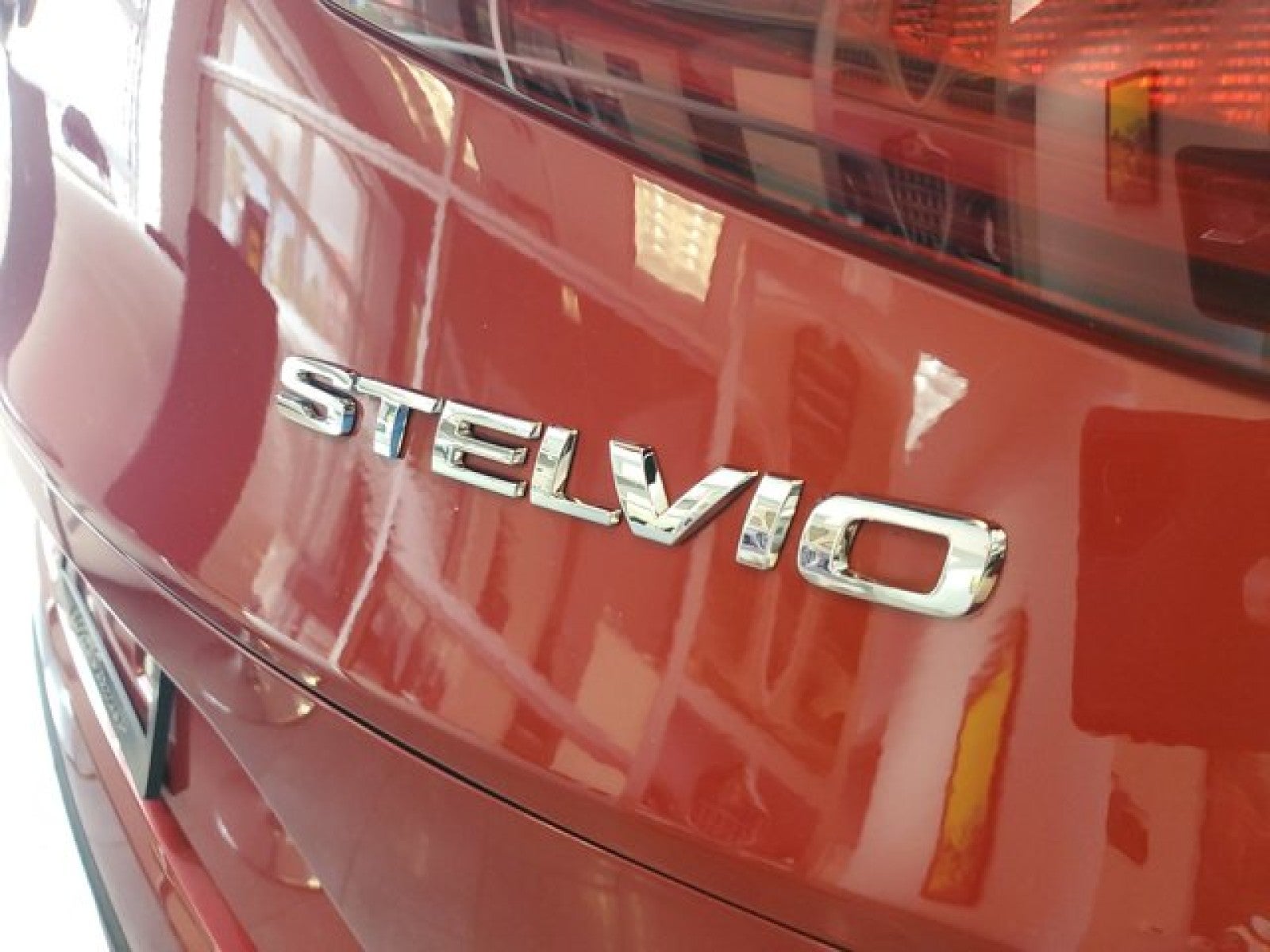 2018 Alfa Romeo Stelvio Quadrifoglio Base