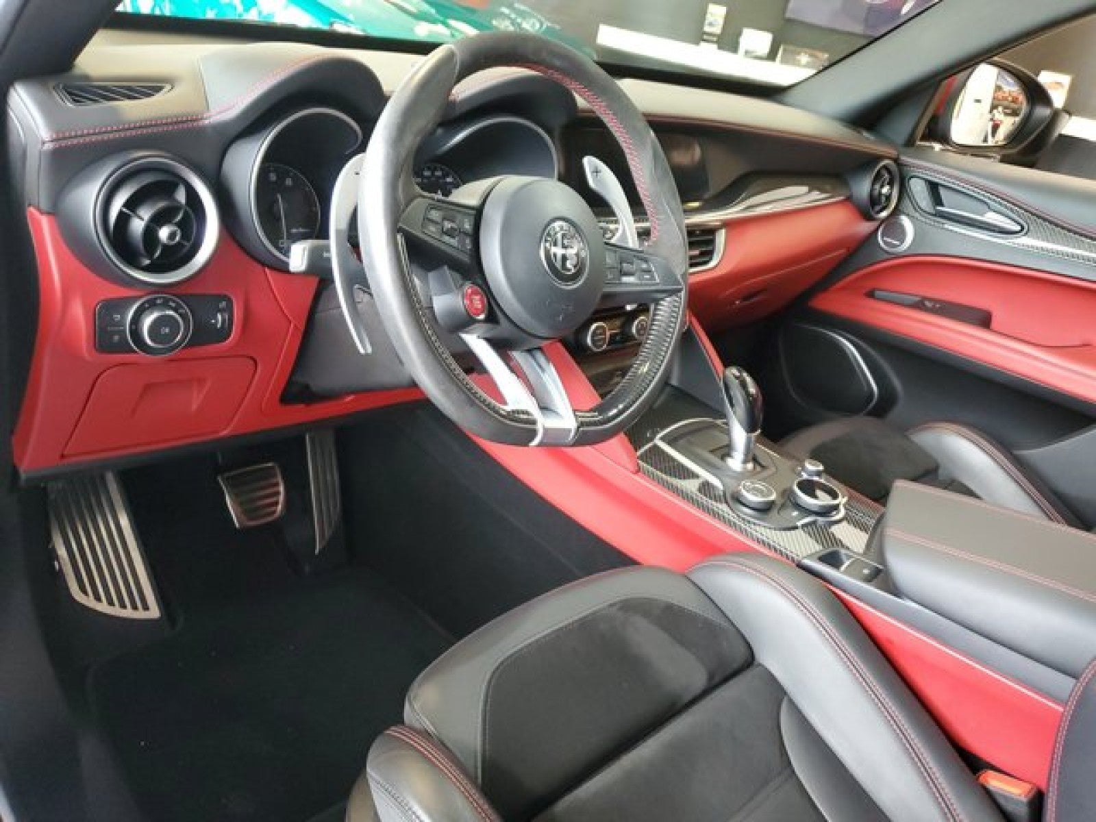 2018 Alfa Romeo Stelvio Quadrifoglio Base